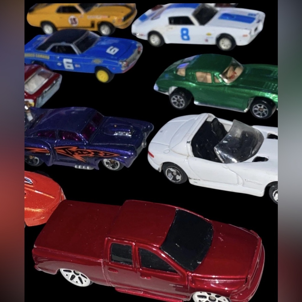 33 Hot Wheels vintage collection lot diecast vehicle hotwheels w/ 2 dividers - Picture 6 of 16